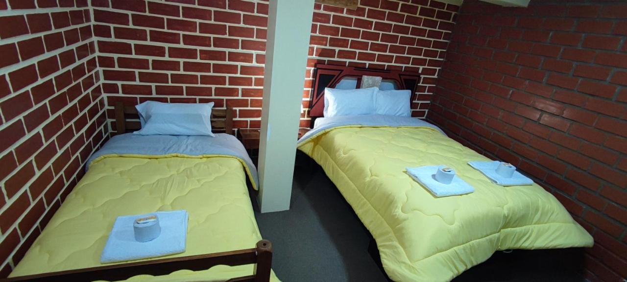 Mirador Backpackers B&B ワラス エクステリア 写真