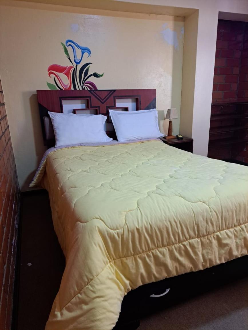 Mirador Backpackers B&B ワラス エクステリア 写真