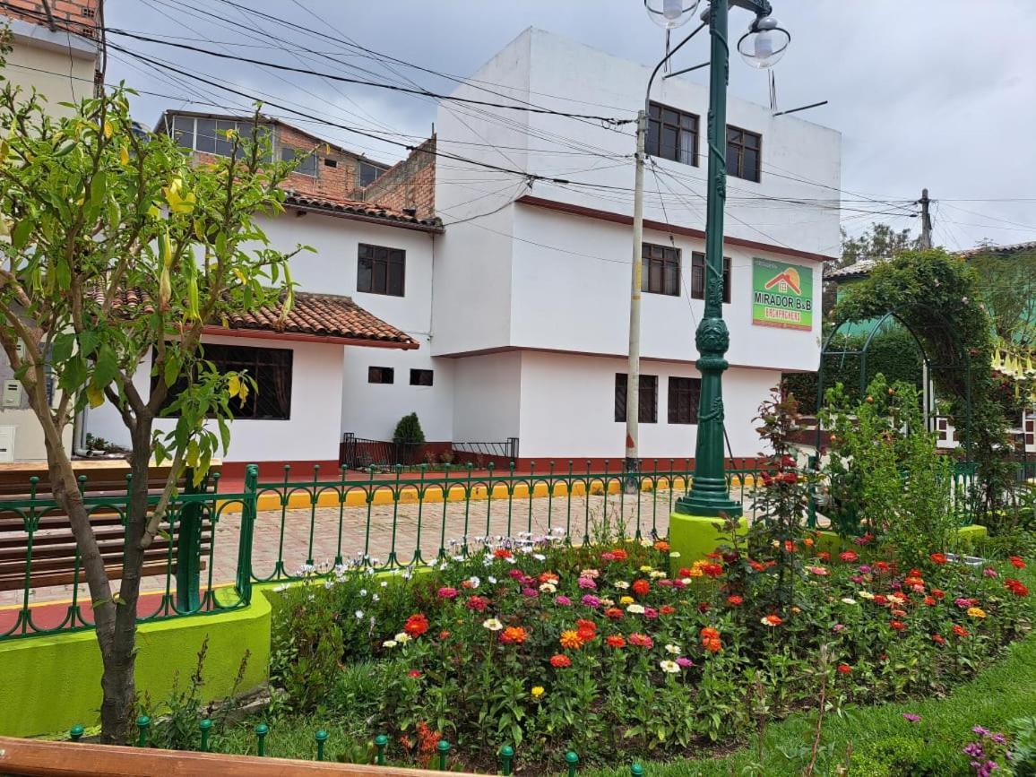 Mirador Backpackers B&B ワラス エクステリア 写真